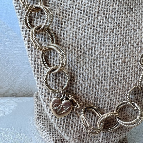 Betsey Johnson gold chain. - Picture 4 of 6